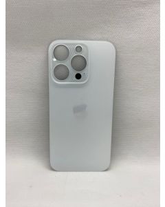 TAMPA TRASEIRA IPHONE 14 PRO (FURO MAIOR) PRATEADA